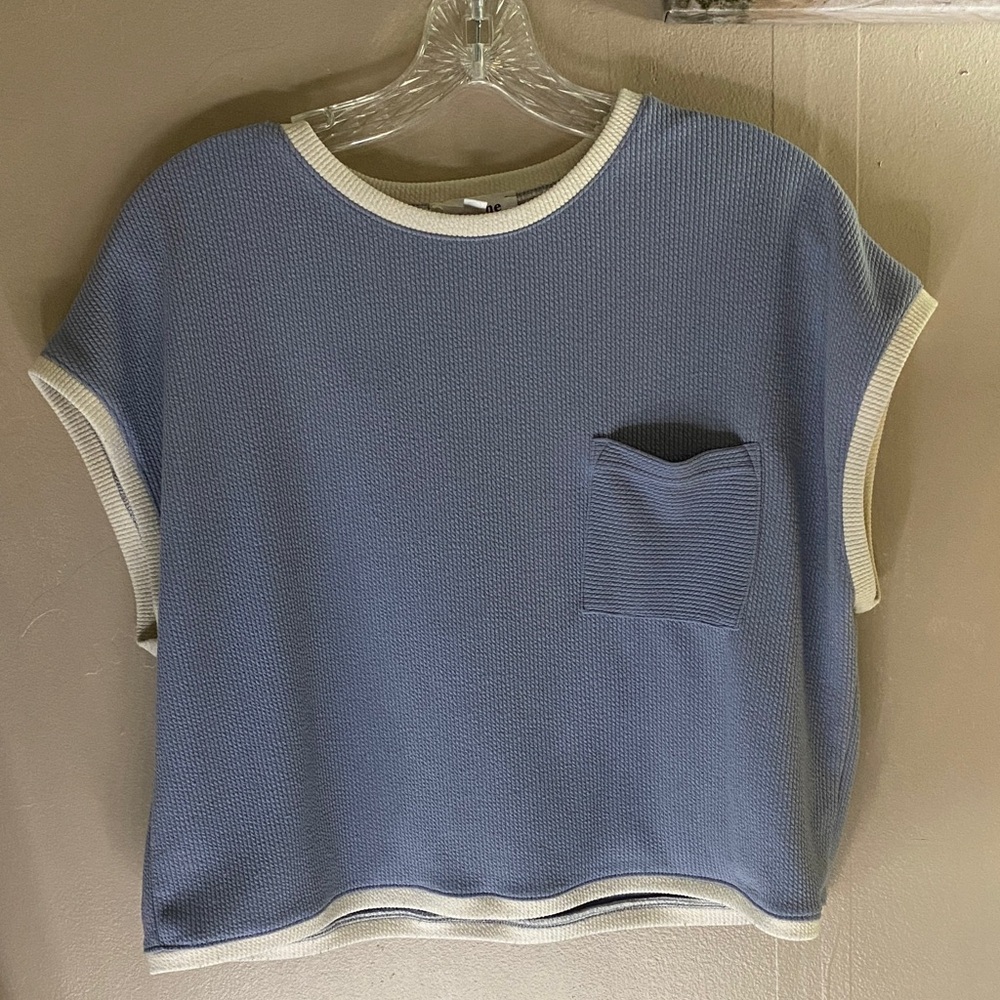 Eesome Blue and Cream Short Sleeve Top